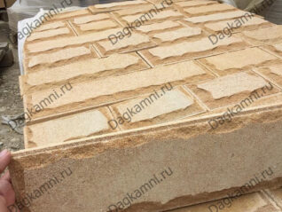 Упакованные плиты дагестанского песчаника готовые к отправке